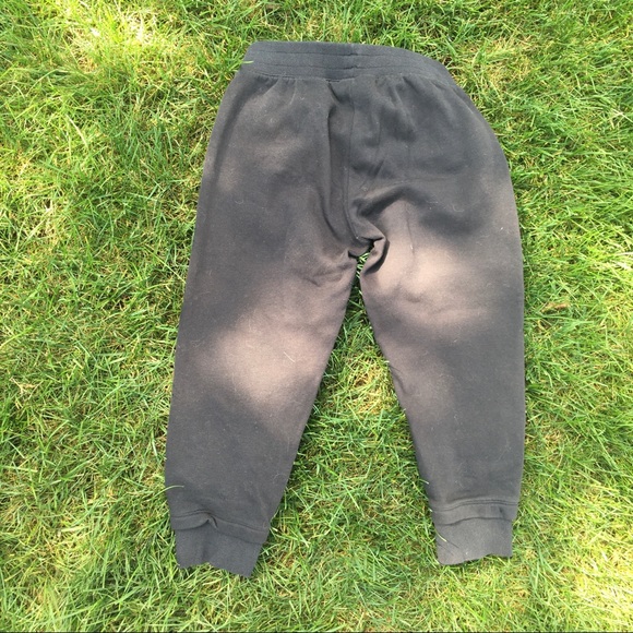 Under Armour Cropped Sweatpants - Picture 3 of 4